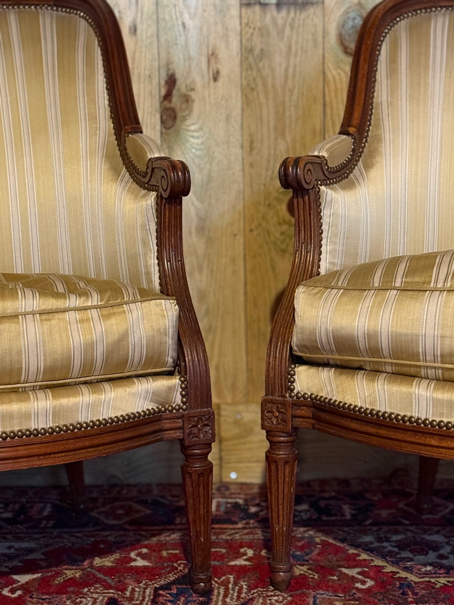 Paire de bergères gondoles d'époque Louis XVI en bois naturel. -photo-2