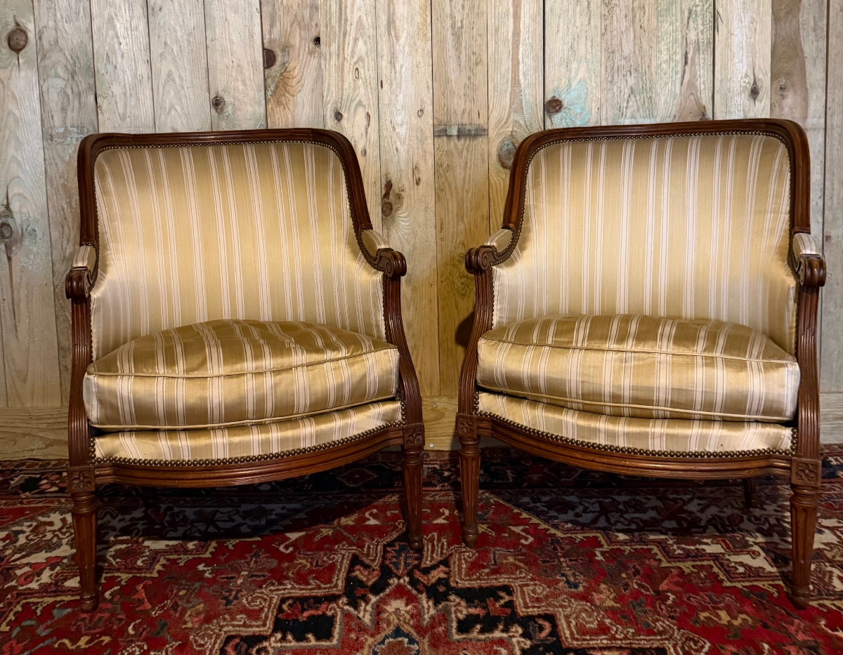 Paire de bergères gondoles d'époque Louis XVI en bois naturel. 