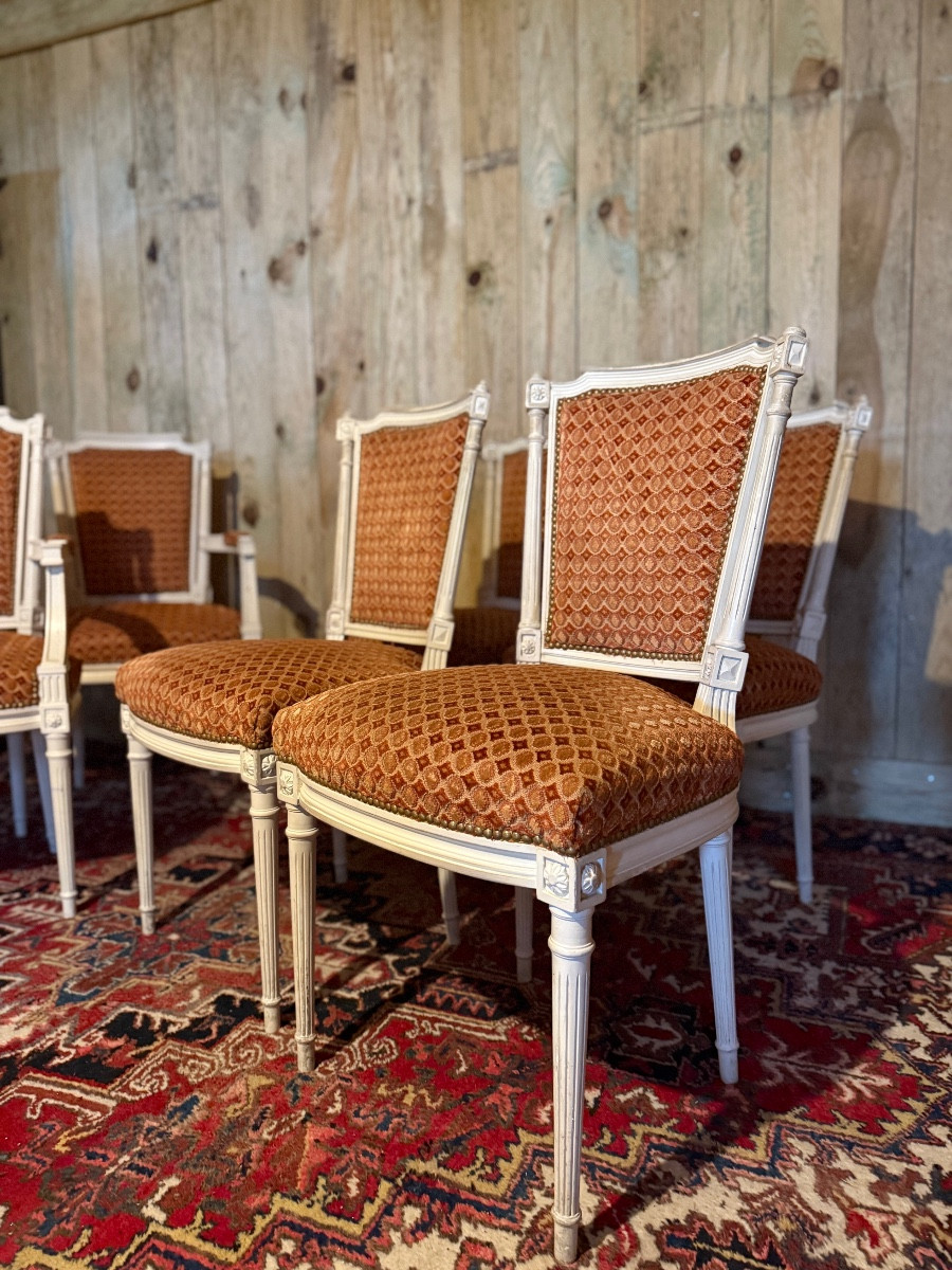 Ensemble de quatre chaises et deux fauteuils de style Louis XVI. -photo-3