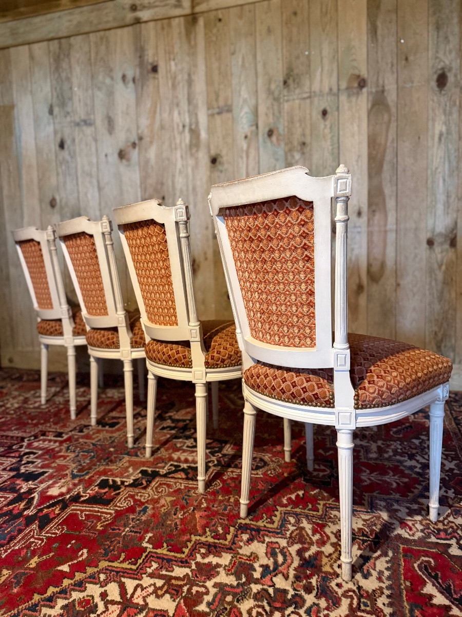 Ensemble de quatre chaises et deux fauteuils de style Louis XVI. -photo-4