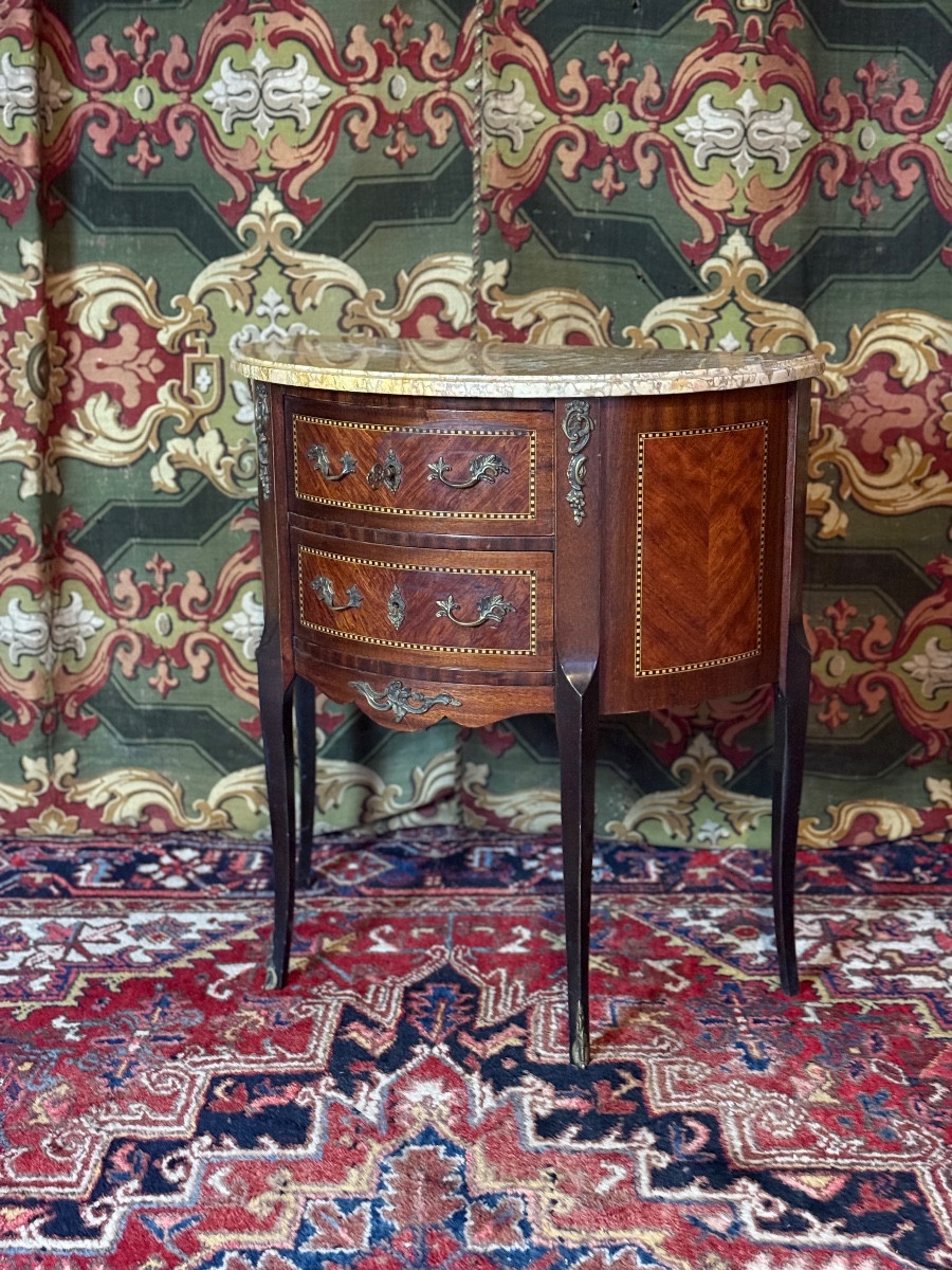 Transitional Style Chest Of Drawers In Marquetry. 