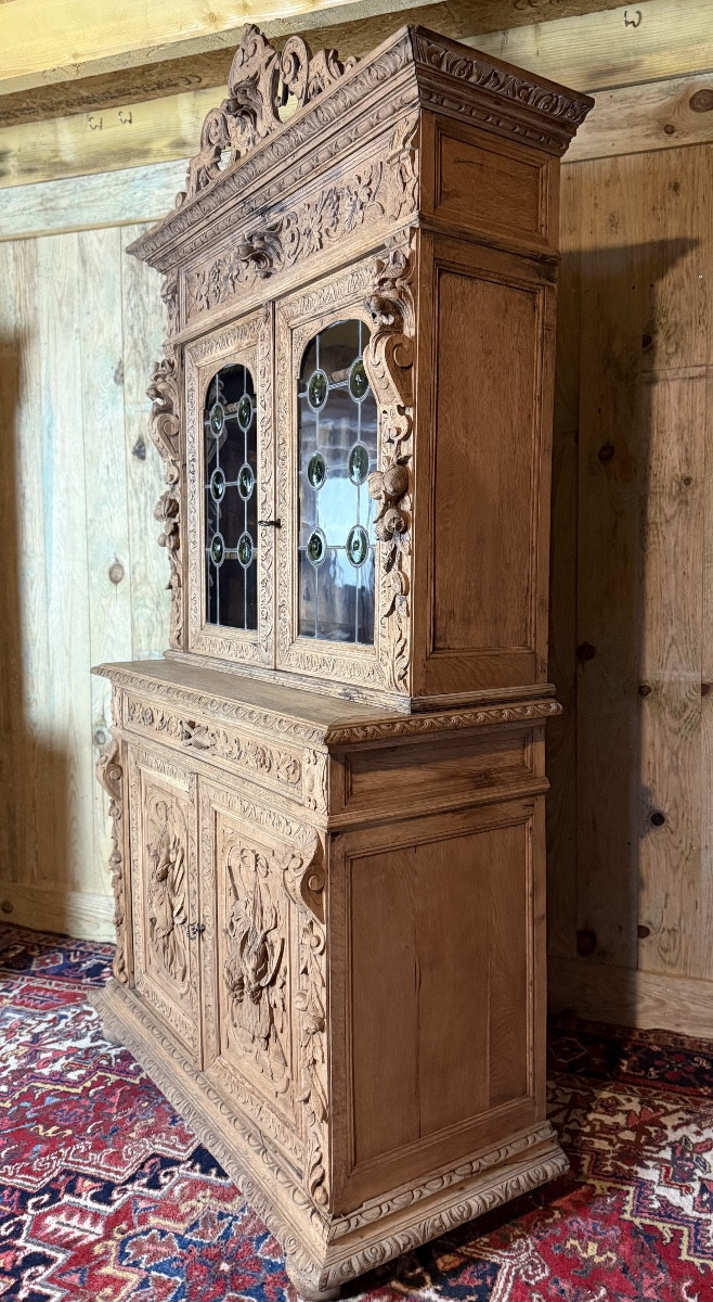 Buffet deux corps de chasse sculpté. -photo-8