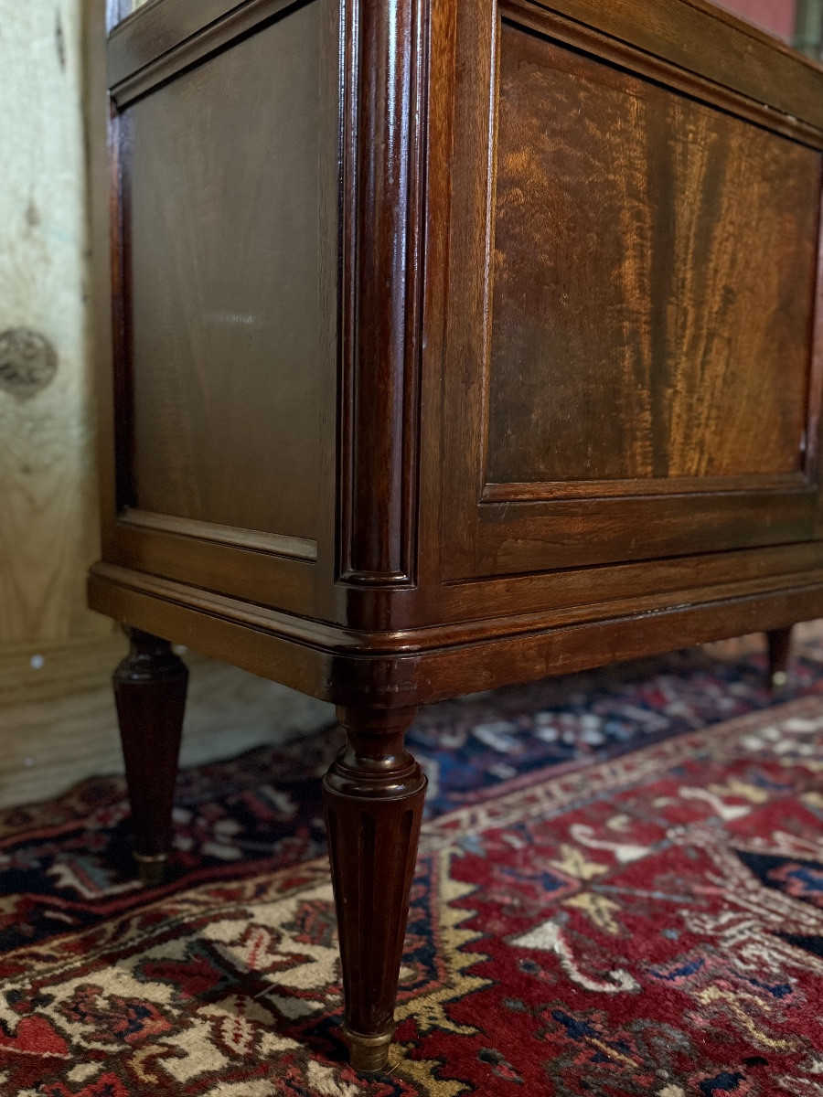 Vitrine de style Louis XVI en acajou. -photo-3