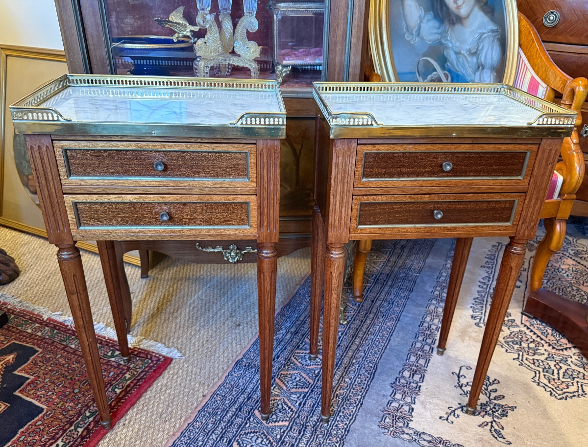 Paire de chevets de style Louis XVI en acajou. -photo-2
