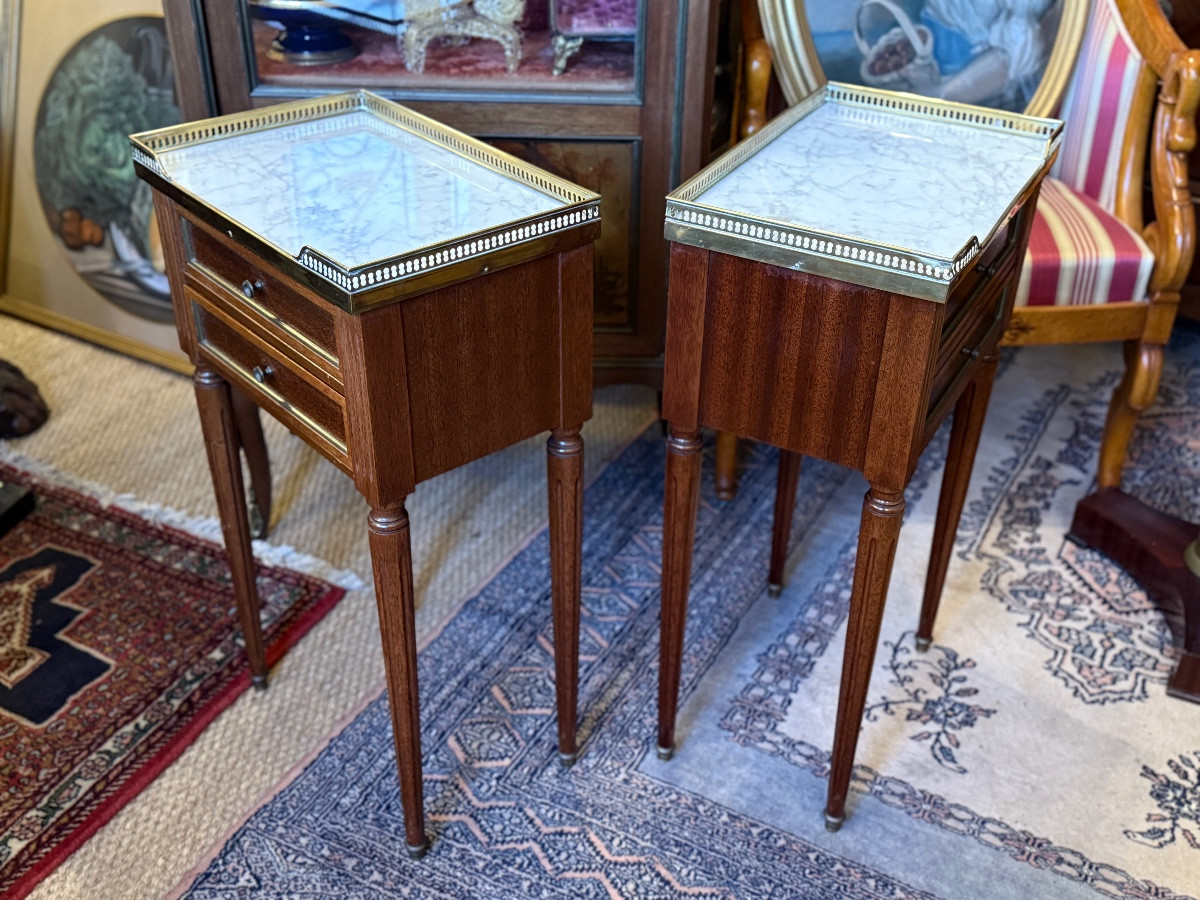 Paire de chevets de style Louis XVI en acajou. -photo-4