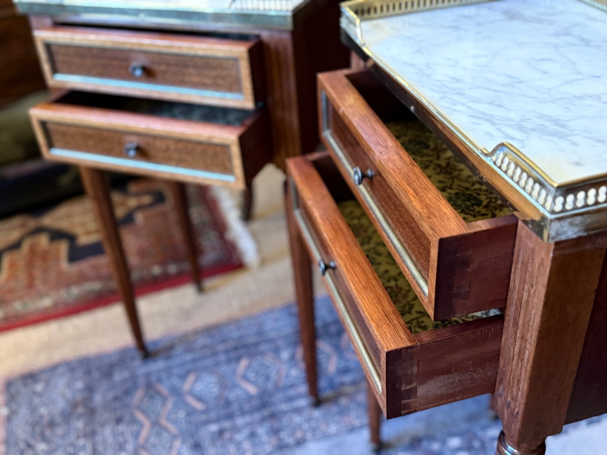 Paire de chevets de style Louis XVI en acajou. -photo-2