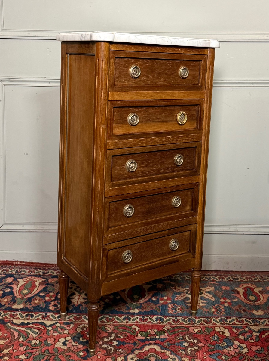 Chiffonnier de style Louis XVI en acajou. 