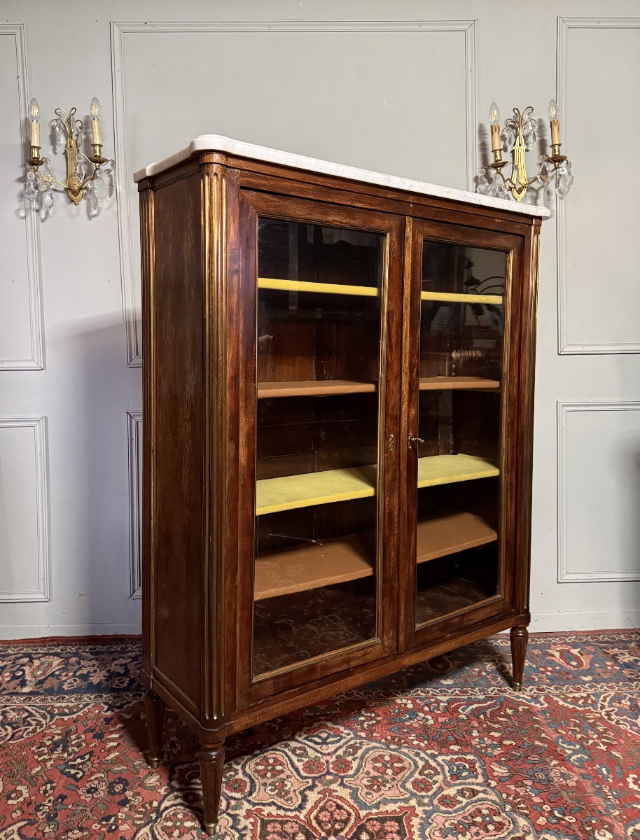 Vitrine / bibliothèque de style Louis XVI en acajou. 