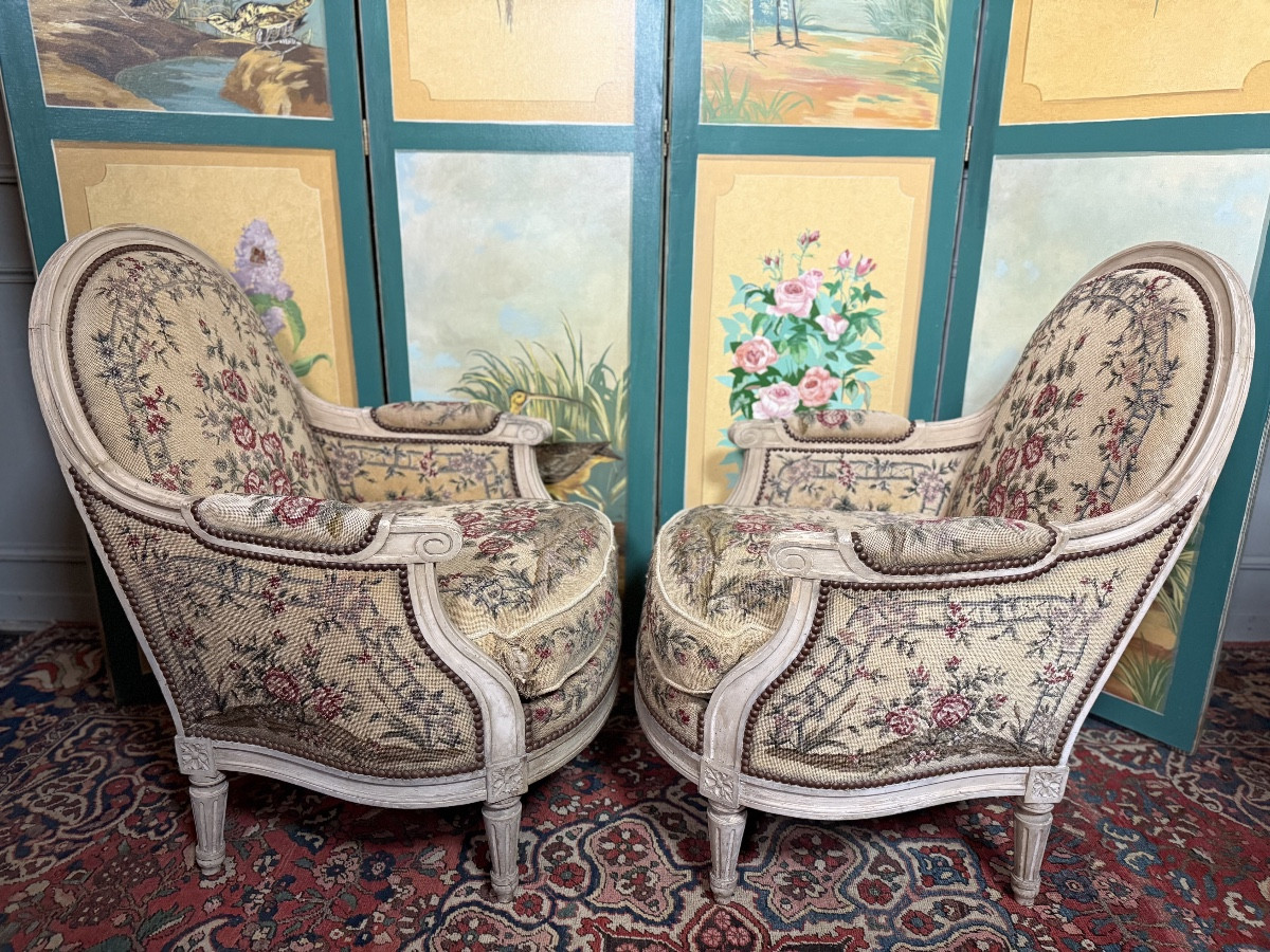 Maison GOUFFÉ à Paris. Paire de bergères de style Louis XVI.  -photo-1