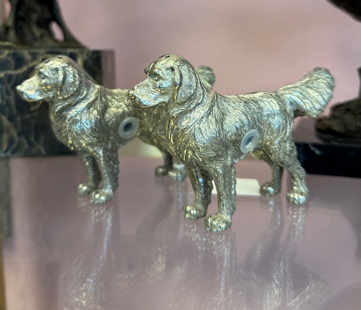 Salière poivrière en métal argenté représentant des chiens de chasse -photo-3