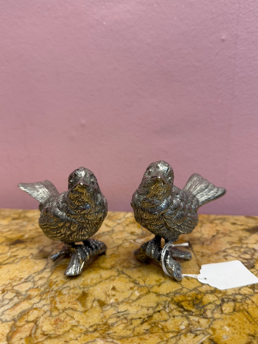 Pair Of Silver-plated Salt And Pepper Shakers Featuring A Pair Of Birds-photo-2
