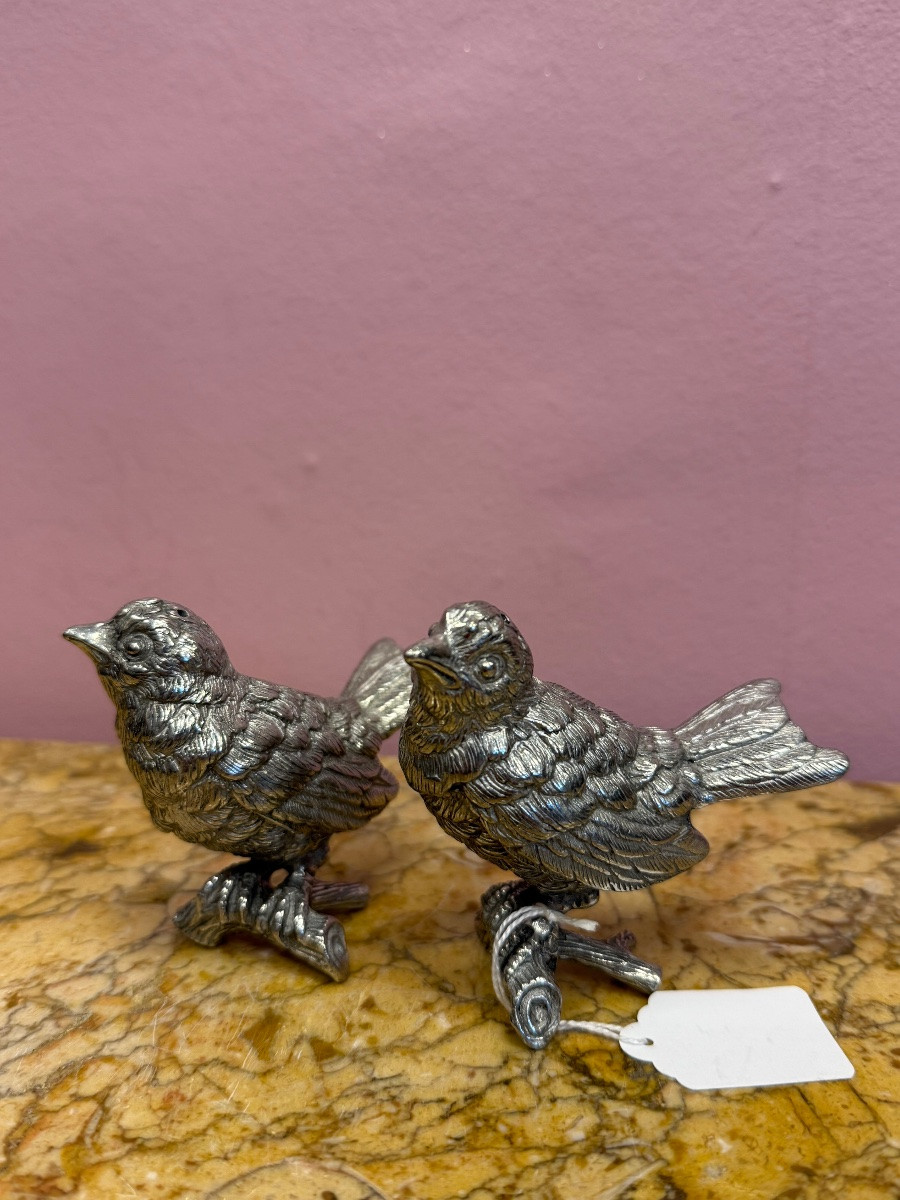 Pair Of Silver-plated Salt And Pepper Shakers Featuring A Pair Of Birds-photo-3