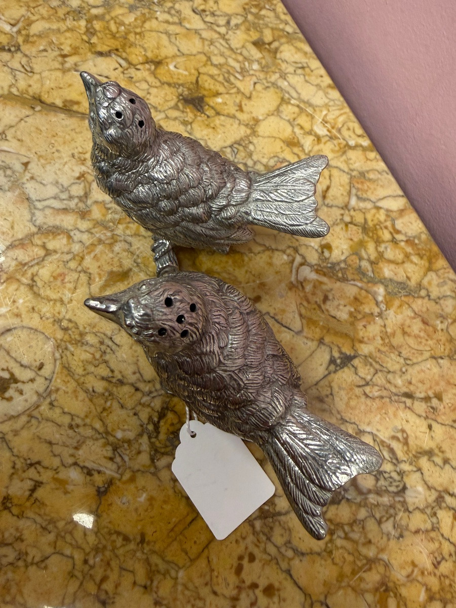 Pair Of Silver-plated Salt And Pepper Shakers Featuring A Pair Of Birds-photo-4