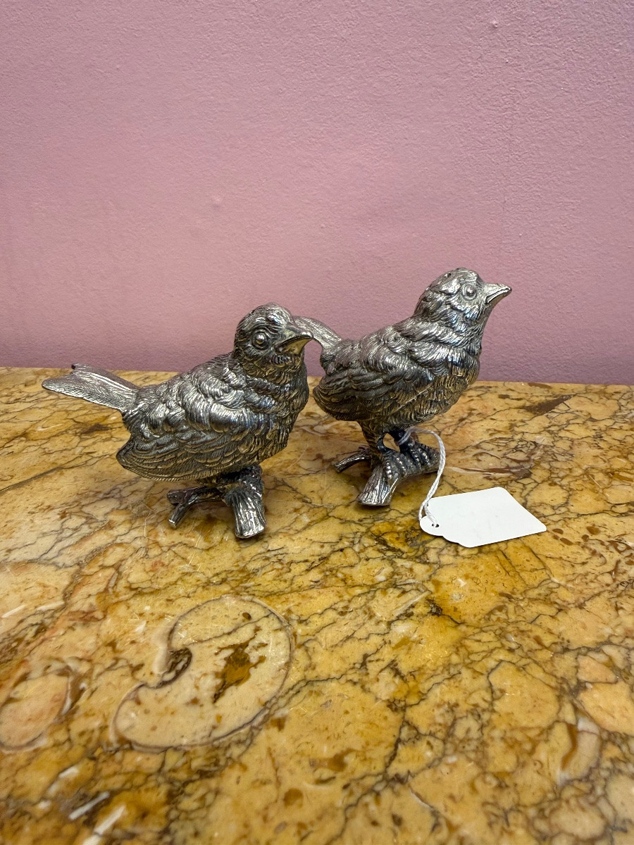 Pair Of Silver-plated Salt And Pepper Shakers Featuring A Pair Of Birds-photo-1