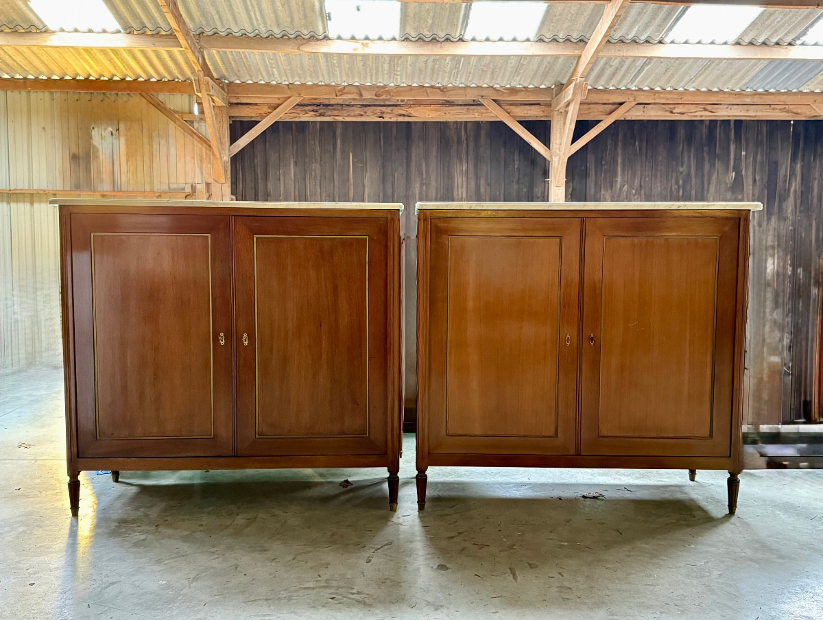 Paire de buffets de style Louis XVI en acajou 