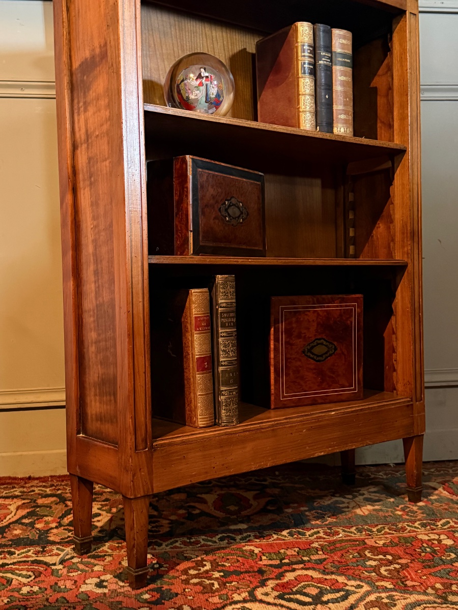Bibus / Bibliothèque de style Louis XVI en bois naturel. -photo-3