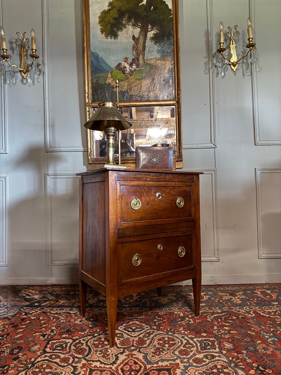 Petite commode de style Louis XVI en bois fruitier. -photo-2