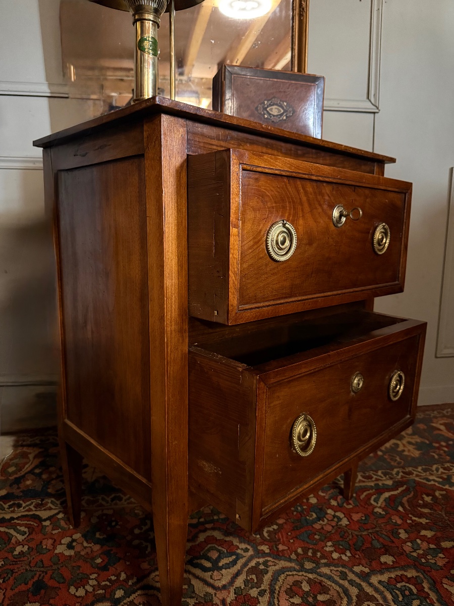 Petite commode de style Louis XVI en bois fruitier. -photo-2