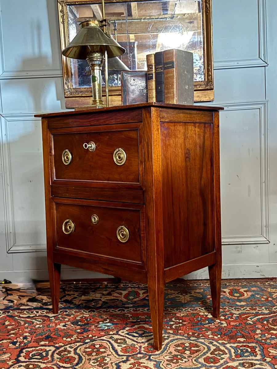 Petite commode de style Louis XVI en bois fruitier. -photo-4