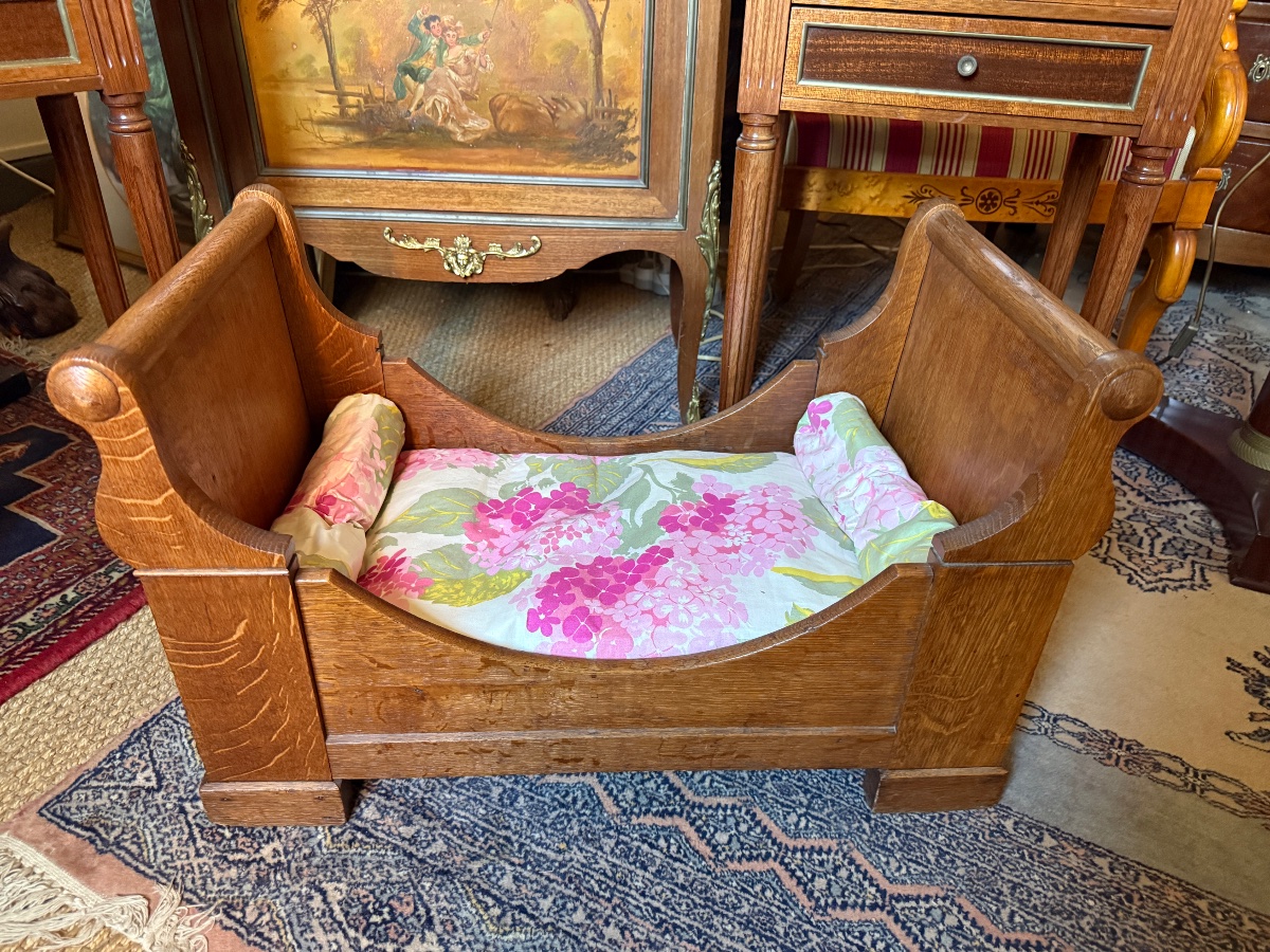 Small Bed For A Cat Or Dog, Dating From The 19th Century. 