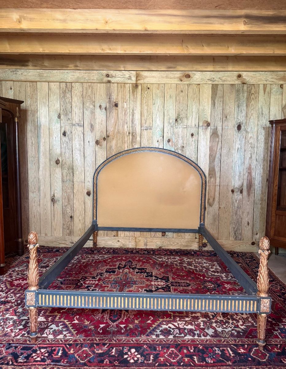 Lit de style Louis XVI en bois doré et laqué. -photo-2