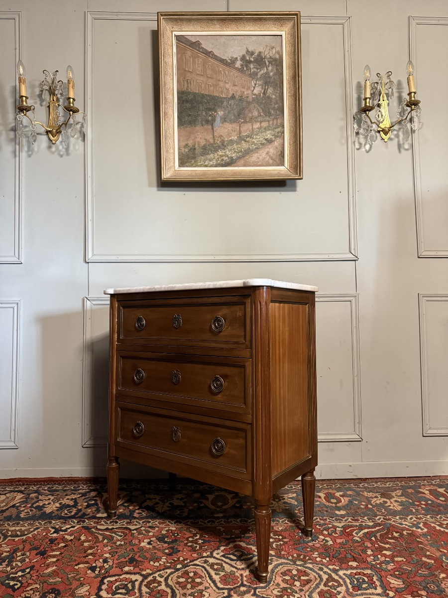 Commode de style Louis XVI en acajou. -photo-1