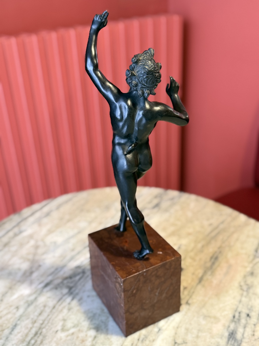 Bronze " Faune dansant de Pompeï " Bronze du grand tour sur marbre rouge griotte.-photo-2