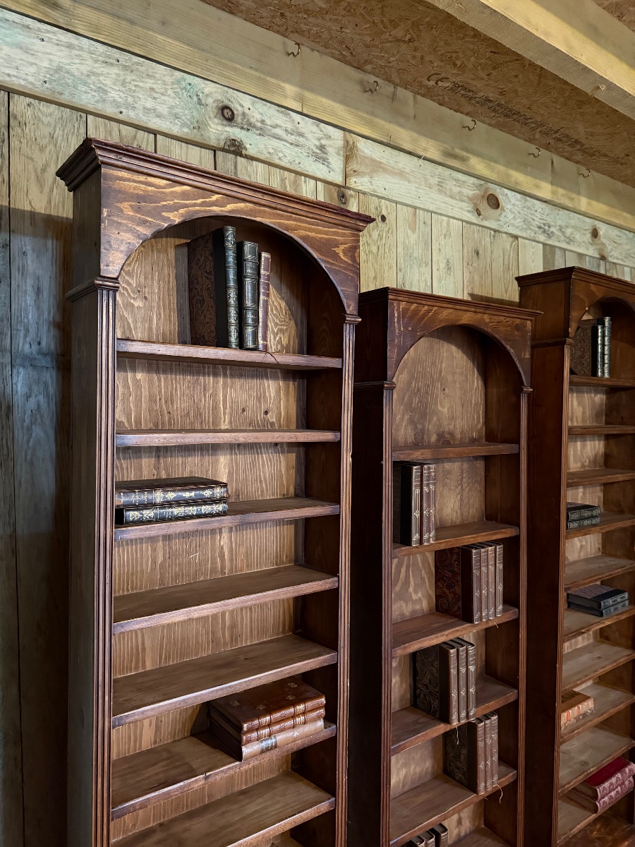 Ensemble de trois Bibus / Bibliothèques de style Louis XVI  Milieu XX ème. -photo-2