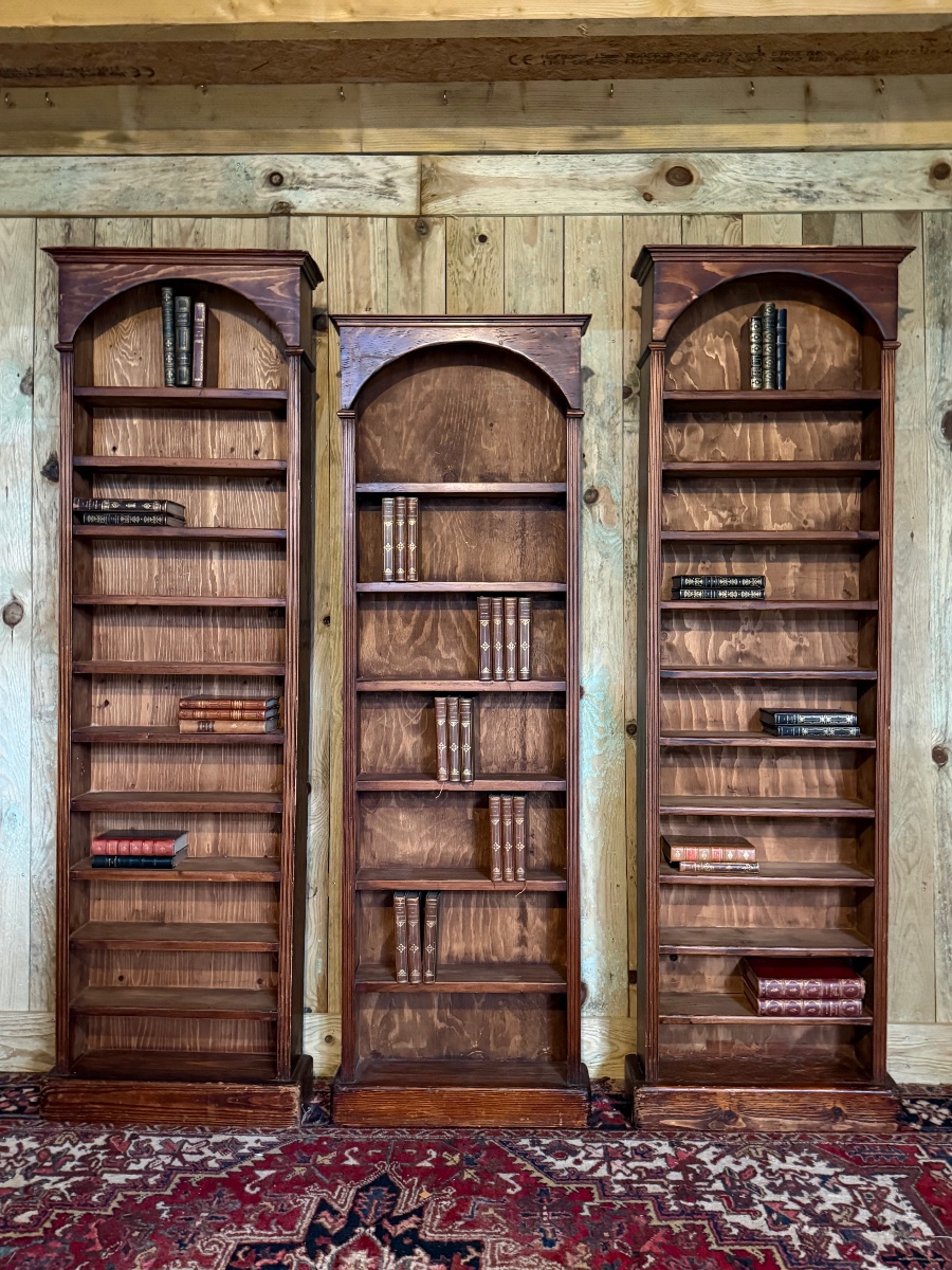 Ensemble de trois Bibus / Bibliothèques de style Louis XVI  Milieu XX ème. 