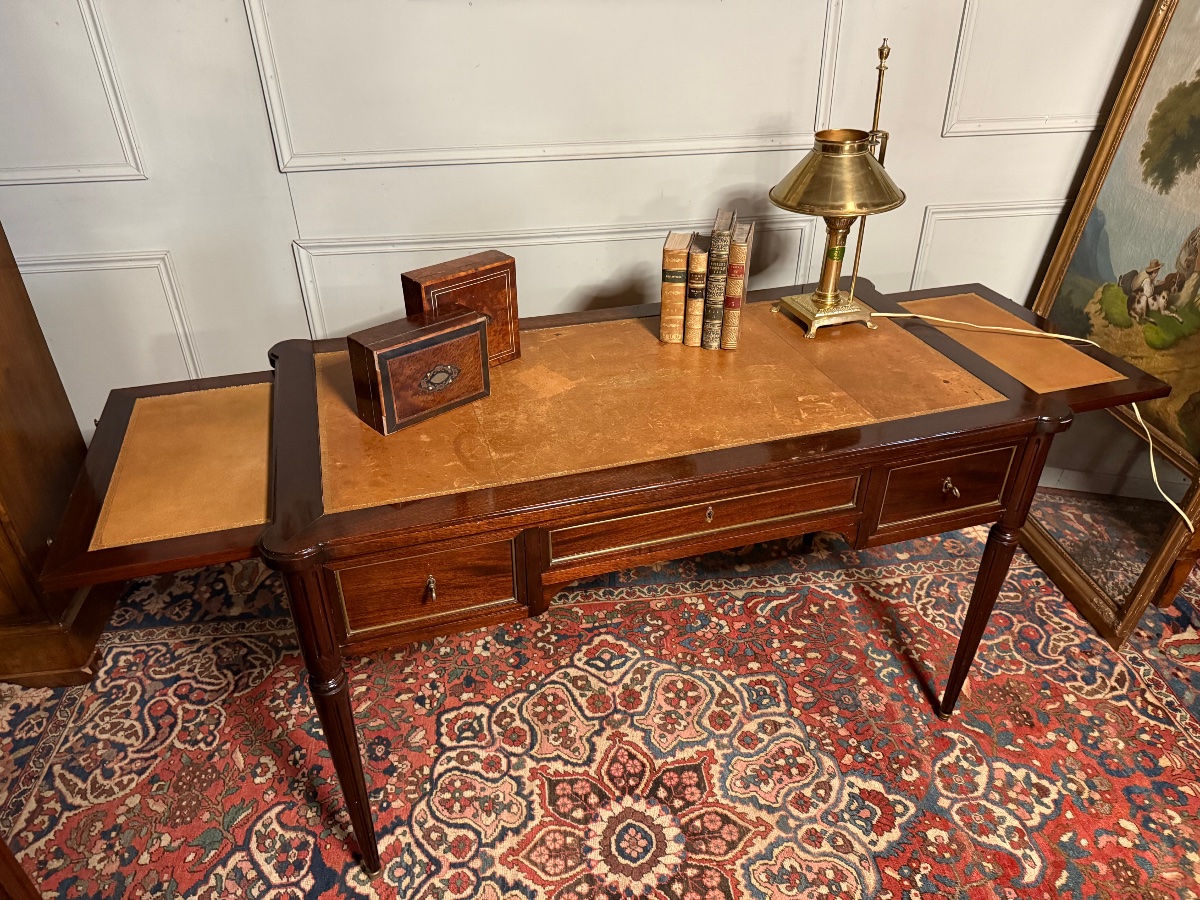 Bureau de style Louis XVI en acajou. -photo-2