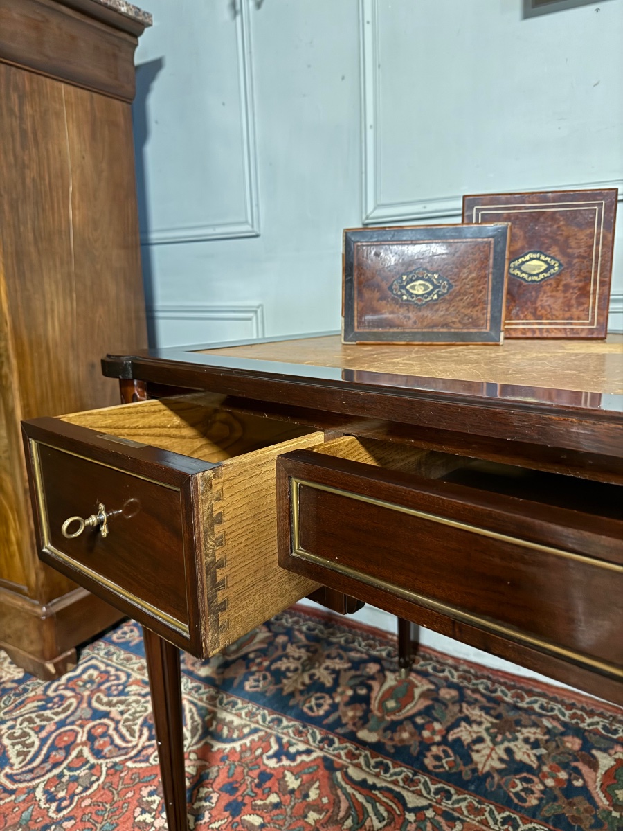 Bureau de style Louis XVI en acajou. -photo-3