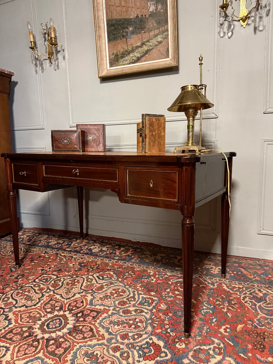 Bureau de style Louis XVI en acajou. -photo-2