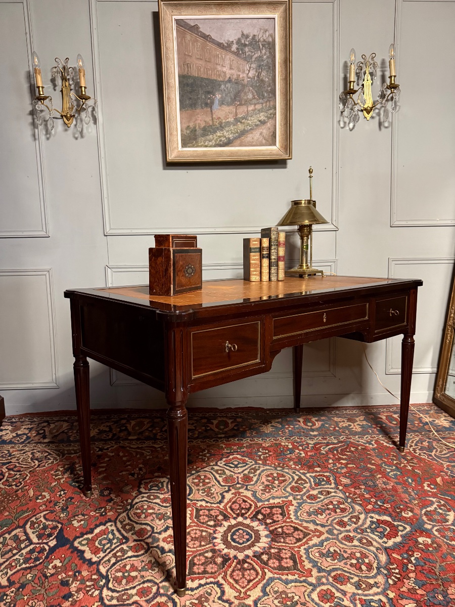 Bureau de style Louis XVI en acajou. -photo-3