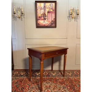 Bureau de style  Louis  XVI  en acajou. 