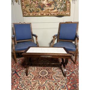 Table basse de style Empire en acajou.