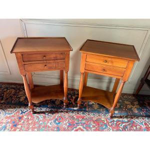 Paire de chevets ou tables chiffonnières en bois naturel. 