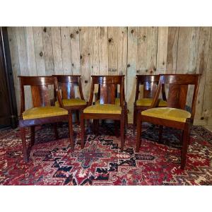 Suite de six chaises gondoles de style Empire en acajou.