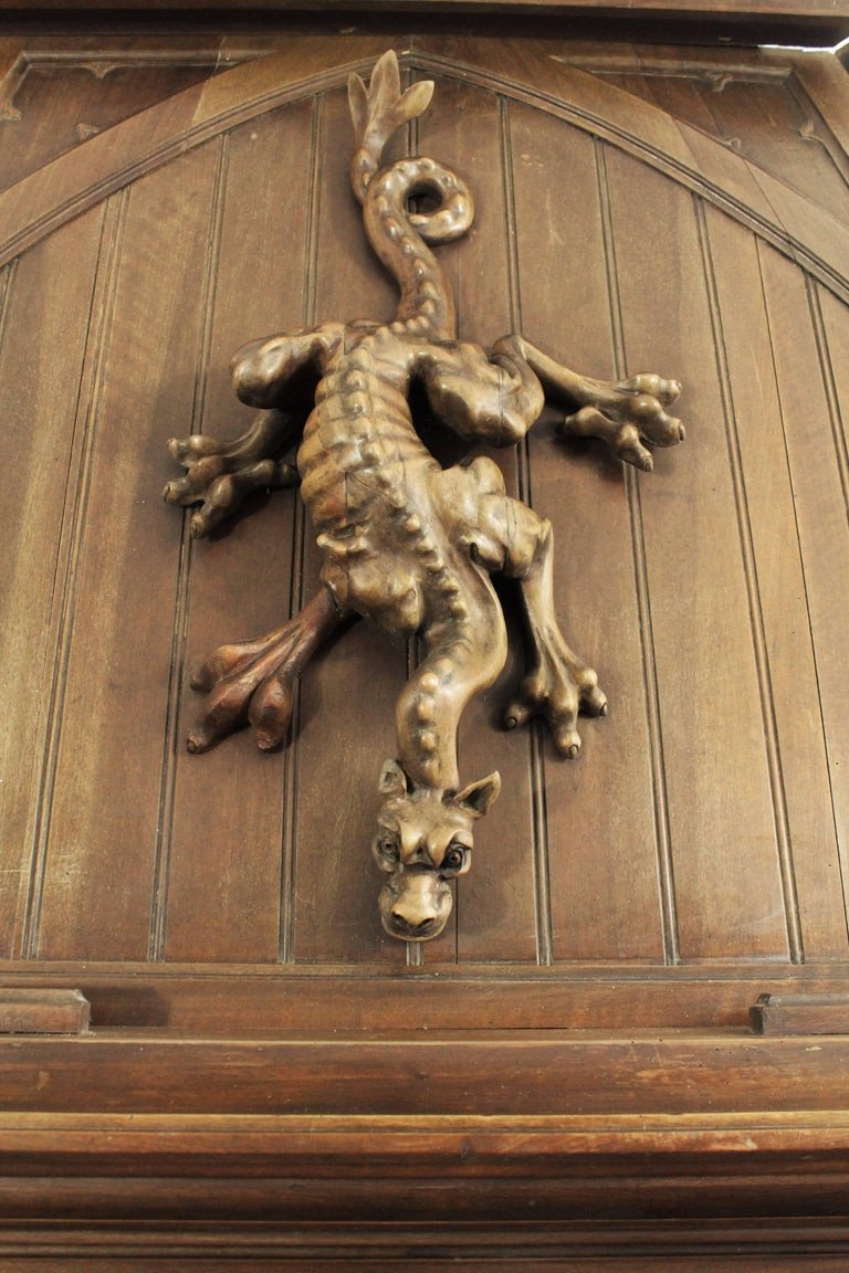 Neo-gothic Fireplace With Its Hood - Sculpted With Salamander, Witch And Ermine - 19th Century-photo-3