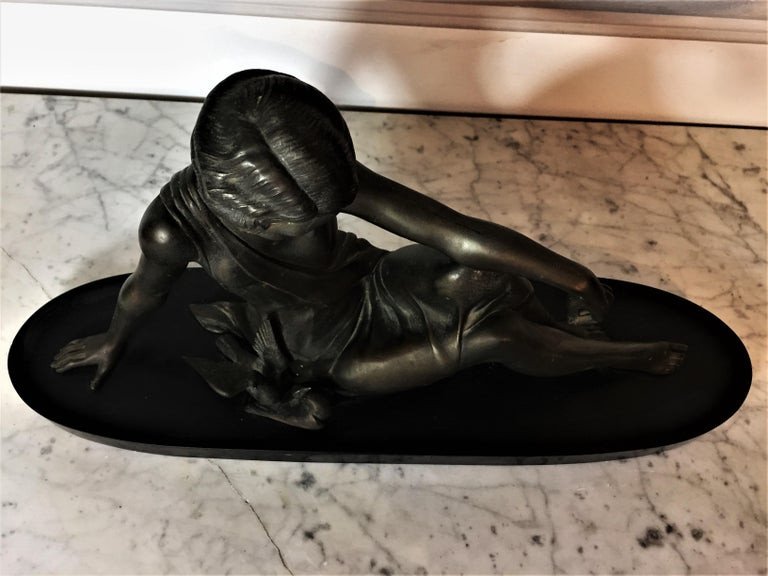 Sculpture En Marbre Noir De Godard Armand "jeune femme Assise Aux Colombes"  -  Art Déco -photo-2