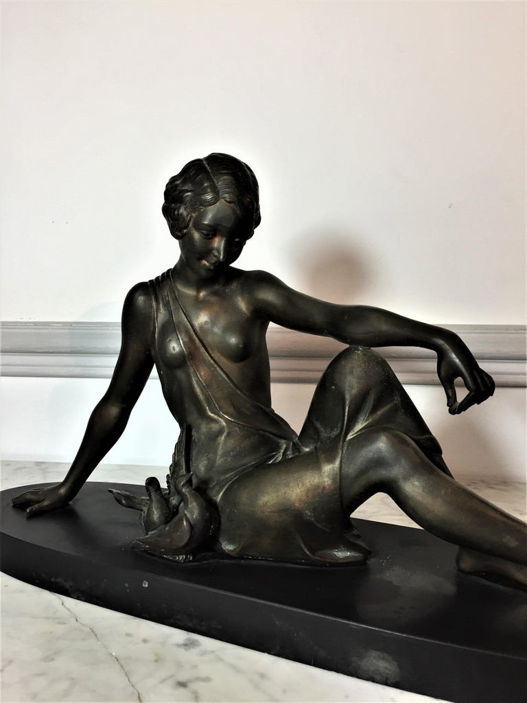 Sculpture En Marbre Noir De Godard Armand "jeune femme Assise Aux Colombes"  -  Art Déco -photo-3