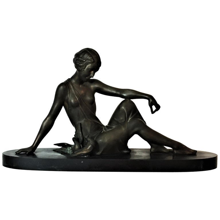 Sculpture En Marbre Noir De Godard Armand "jeune femme Assise Aux Colombes"  -  Art Déco 