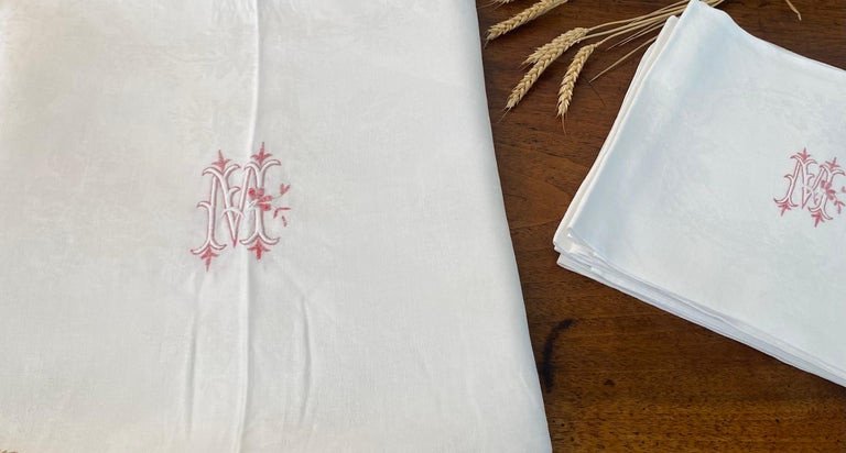 Ensemble De 6 Serviettes Et Une Nappe Assorties En Lin Damassé Monogrammé M - 1900 Art Nouveau -photo-3