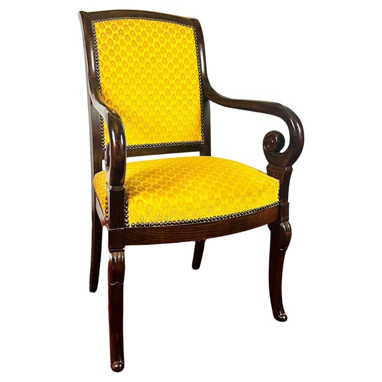 Fauteuil En Bois Sculpté Et Velours Jaune - Epoque Restauration - France