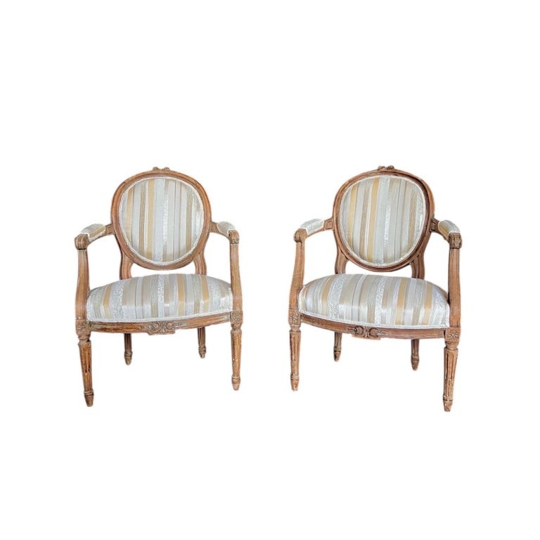 Paire de fauteuils cabriolets médaillons d'époque Louis XVI - XVIIIe - France