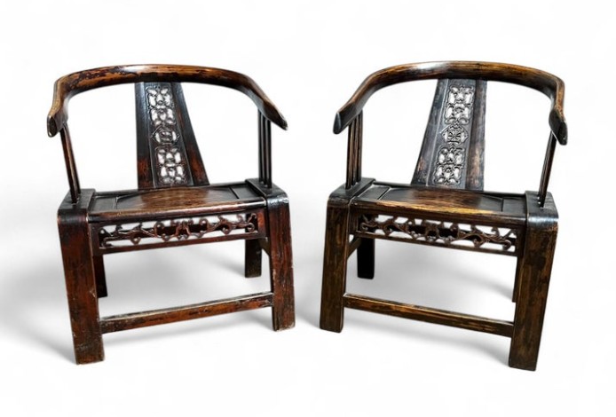Paire de fauteuils à dossier en fer à cheval, Chine, dynastie Qing, XIXe siècle