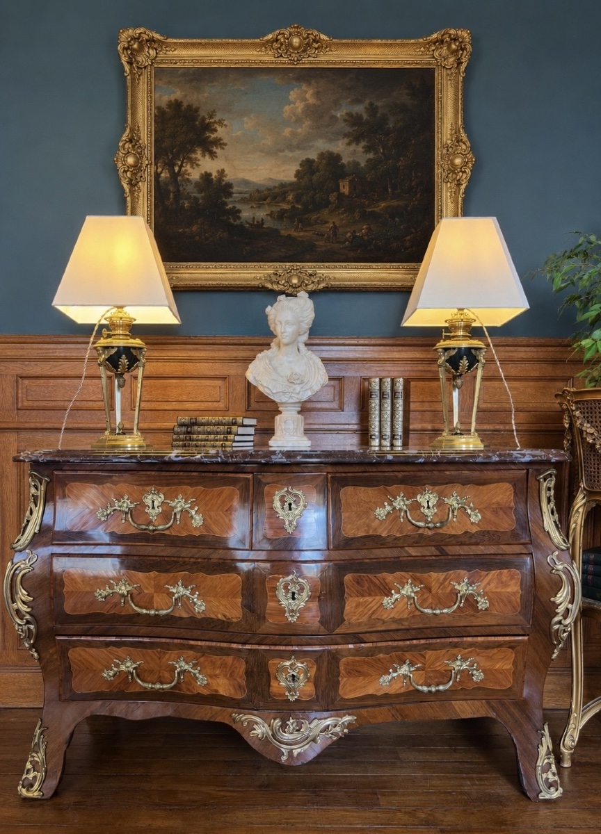 Louis XV-era Tomb-style Chest Of Drawers - 18th Century 
