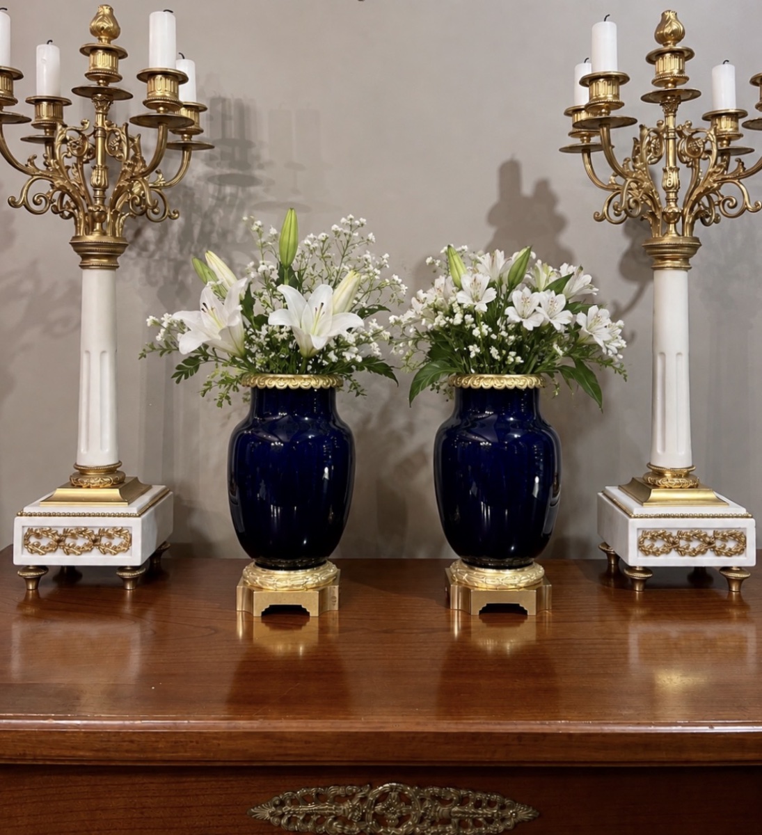 Paire De Vases En Porcelaine Bleue - XIXÈME Siècle 