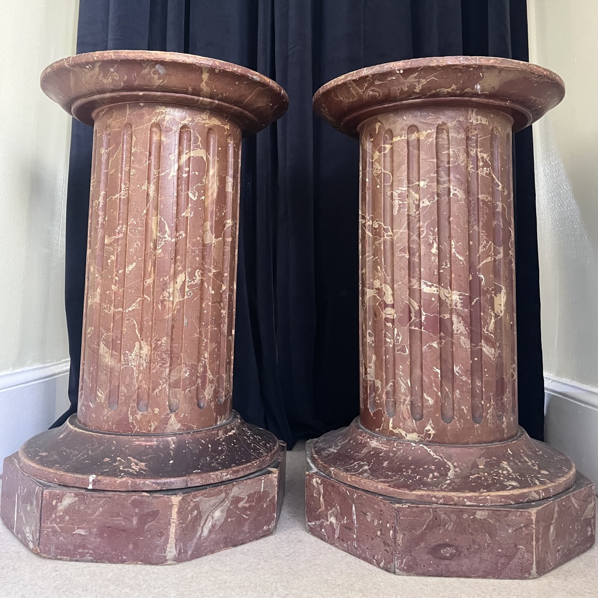 Paire De Colonnes En Bois Imitation Marbre - XIXème 