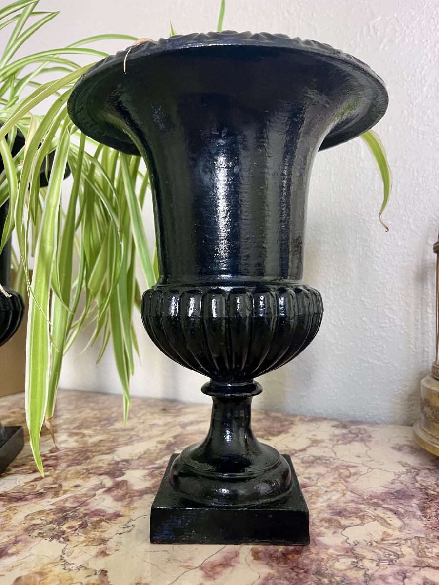 Pair Of Medici Cast-iron Vases - 20th Century -photo-1