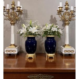 Paire De Vases En Porcelaine Bleue - XIXÈME Siècle